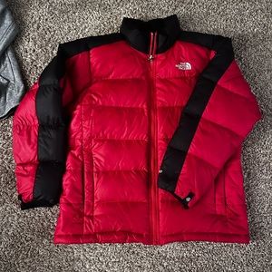 North Face down coat. Boys size 14/16, barely worn great condition